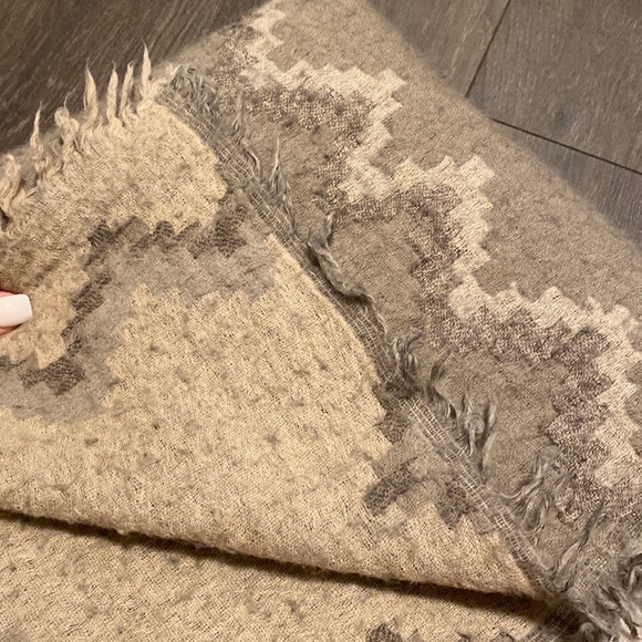 THREE PAIRS ARITZIA Wool Blanket Scarves BUNDLE - Picture 7 of 9